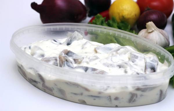 Herring fillet pieces in mayonnaise