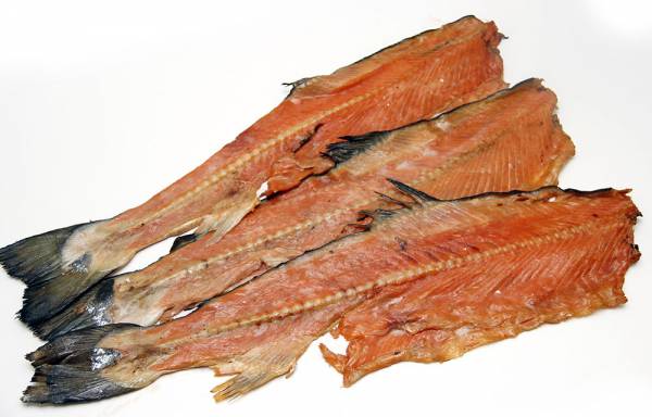 Hot smoked salmon spines